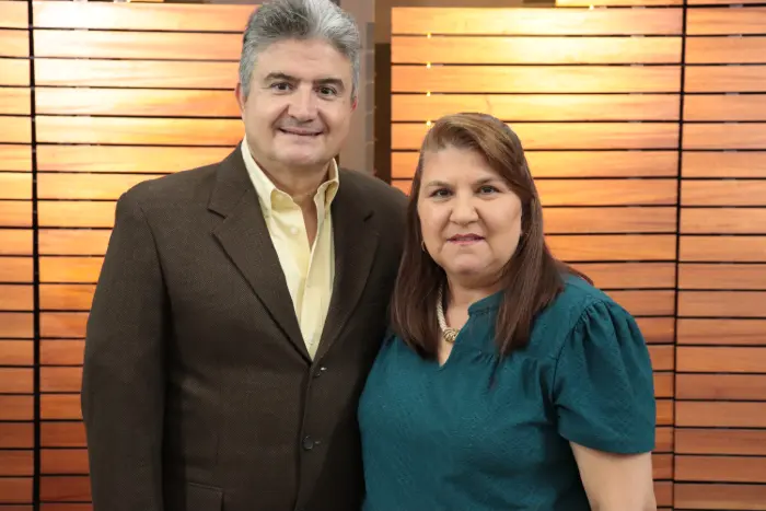 Fotografía del Pastor Parmenio Buitrago y su esposa Claudia